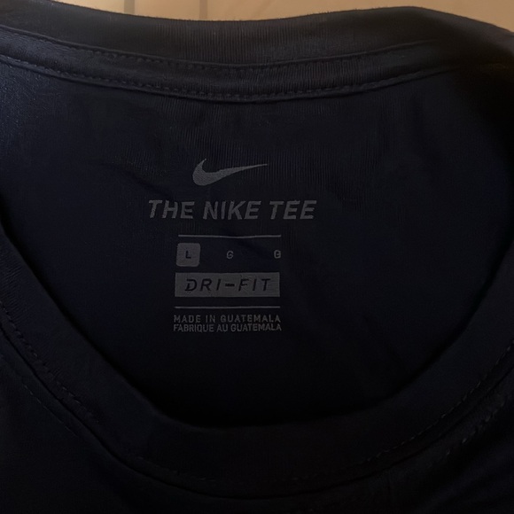 ⚾️ NWT New York Yankees Nike Swoosh shirt size Large - Picture 3 of 5